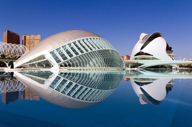 iStock_Calatrava-Valencia-art_635.jpg