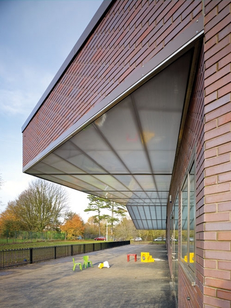 The cantilevered roof at the north end of the building.