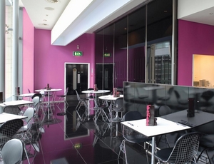 The tables, some with additional struts, have marked the glossy black dividing screens.