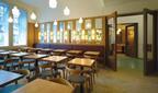 The dining room: classic and elegant