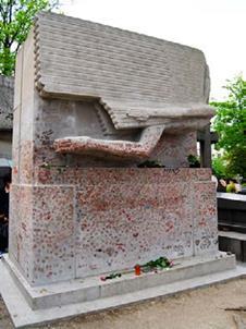 The tomb of Oscar Wilde