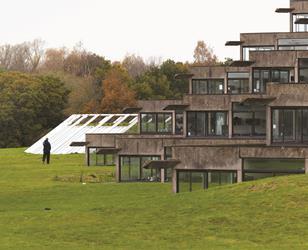 Lasdun conceived the buildings as "outcrops" 